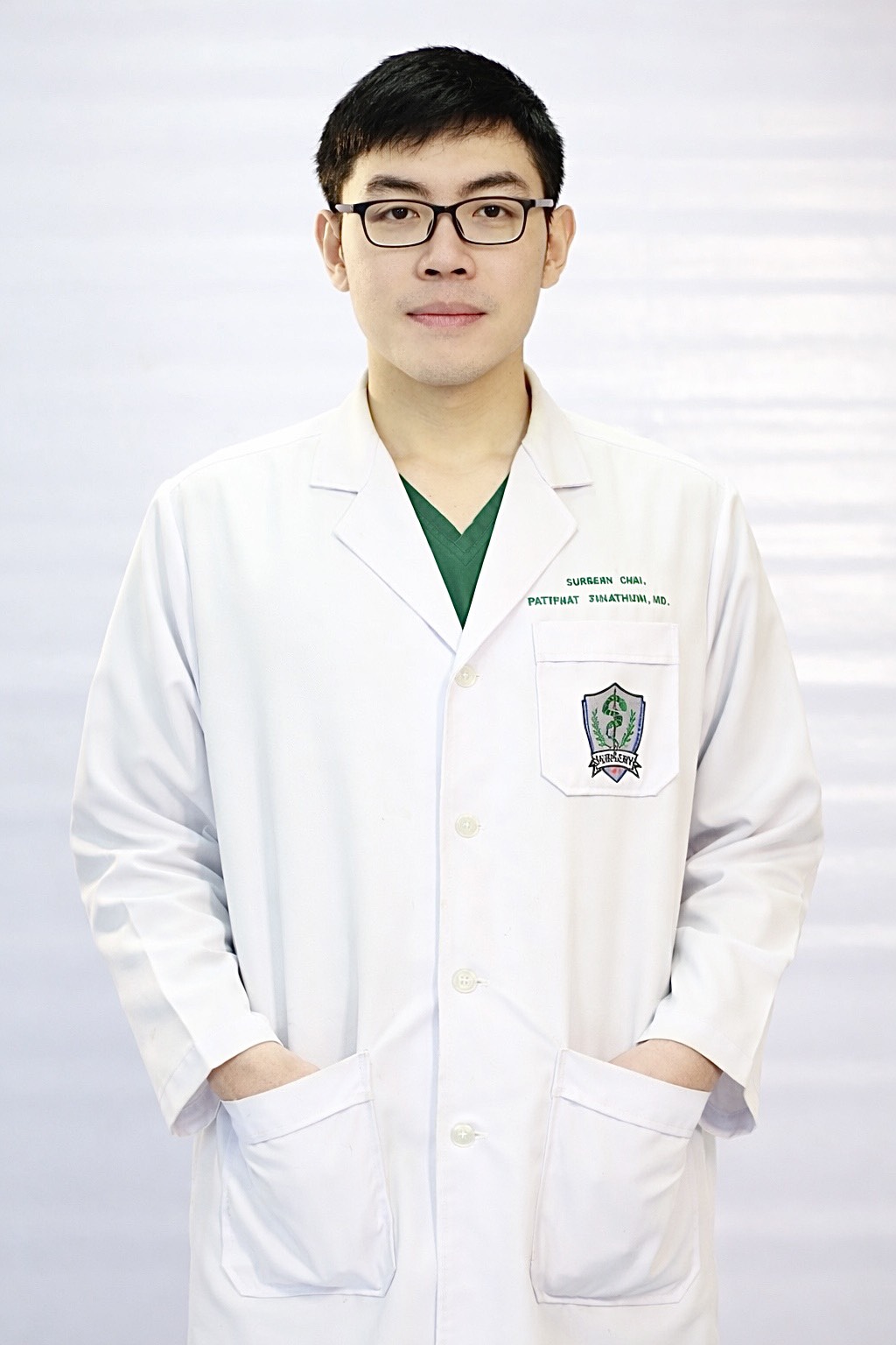 ภาพประกอบแพทย์ประจำคลินิกหมอปฏิพัทธ์